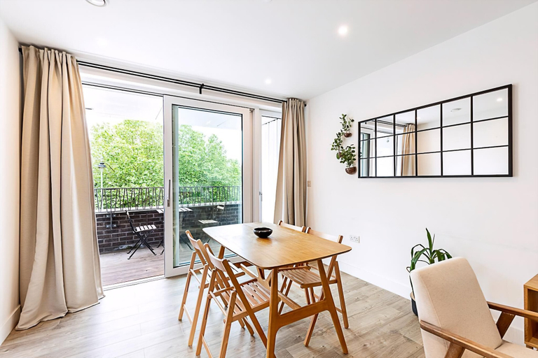 Exterior 3, Modern 2-bed Flat With Terraces in Leyton, London