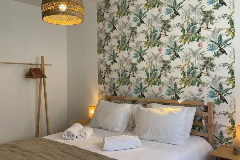 Room 2, Houses Le Clos Du Moulin, Vaucluse
