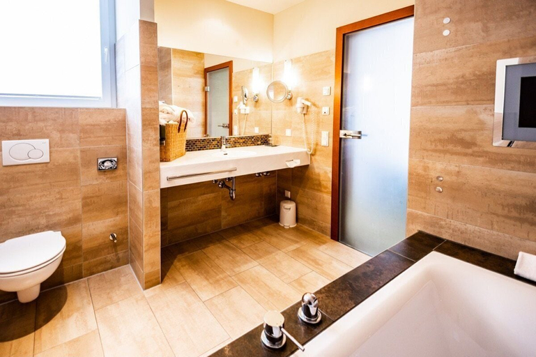 Bathroom 4, Seehotel Süd, Villach Land