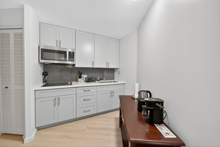 Private kitchen 2, Chic Dt Honolulu Executive Condo 1 Bedroom Condo, Honolulu