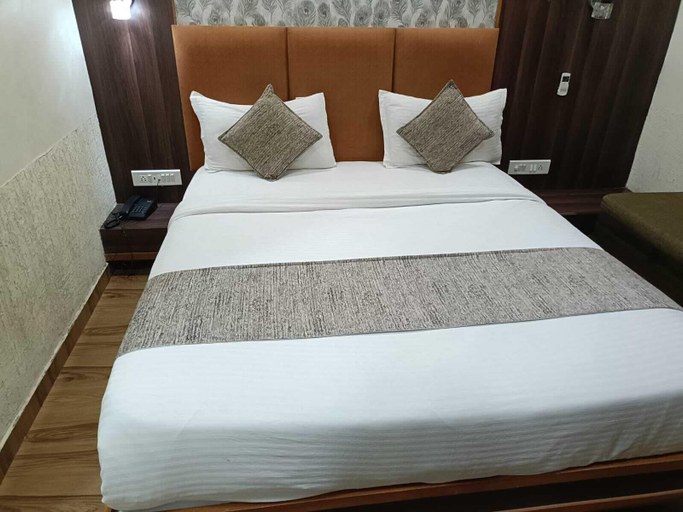 Room 5, HOTEL RJ RESIDENCY C.G.ROAD, Ahmadabad
