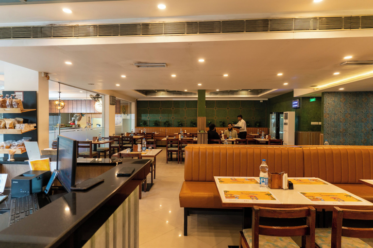 Food & Drinks 5, Royal Plaza Glitz Inn, Kozhikode