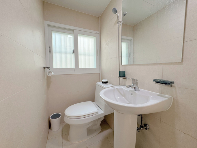 Bathroom 4, Ribini House, Yeongdeungpo