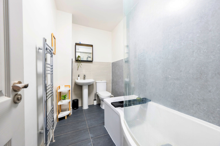 Bathroom 5, The Ground Floor Getaway, Cardiff