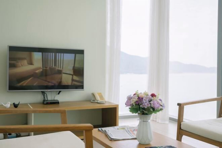 Interior 3, Beachfront 2 Bedroom Appartment with Glass wall by Villuxy, Da Nang