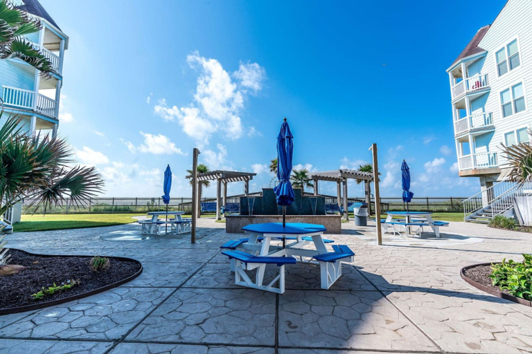 BBQ/picnic area, A Beachside Retreat, Galveston