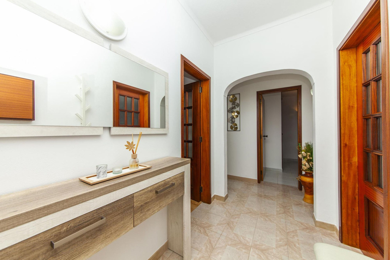 Room 4, D02 - Carrob Street House, Lagos