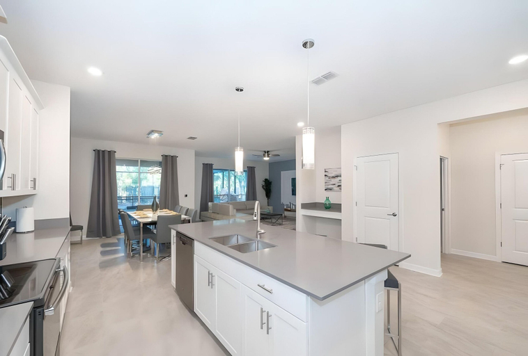 Private kitchen 4, Sleeps 17 - Luxury 6bdhome With Pool Storey Lake, Osceola