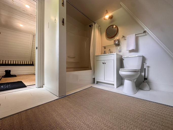 Bathroom 2, Killington A-frame 2 Bedroom Home, Rutland