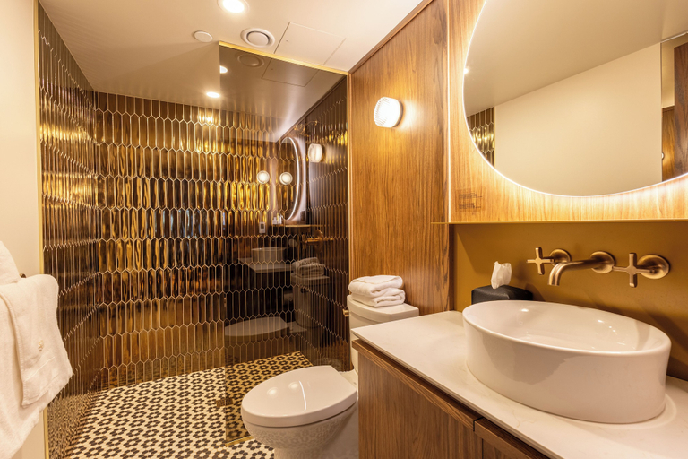 Bathroom 3, Hotel Maurice, Communauté-Urbaine-de-Québec