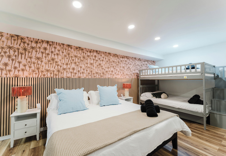 Room 5, Serenity Stays, Palm Beach