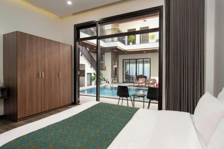 Room 4, Luxury 9BR Villa by the Sea, Pool, BBQ,Walk to My Khe, Da Nang