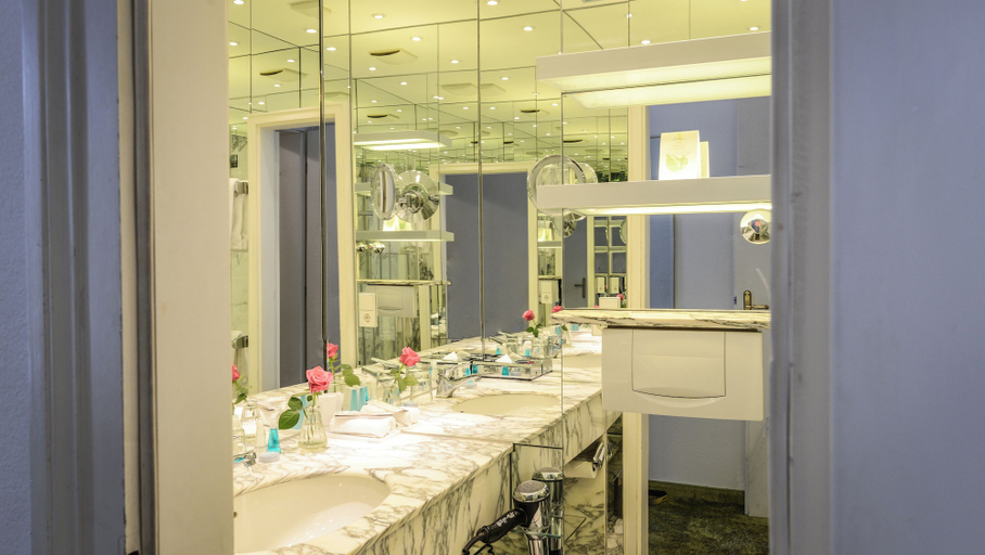 Bathroom 4, Opera Hotel, München