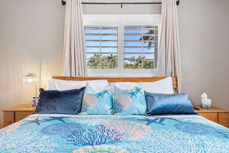 Room 3, Blue Wave Retreat At Hollywood Beach 3 Bedroom Home, Broward
