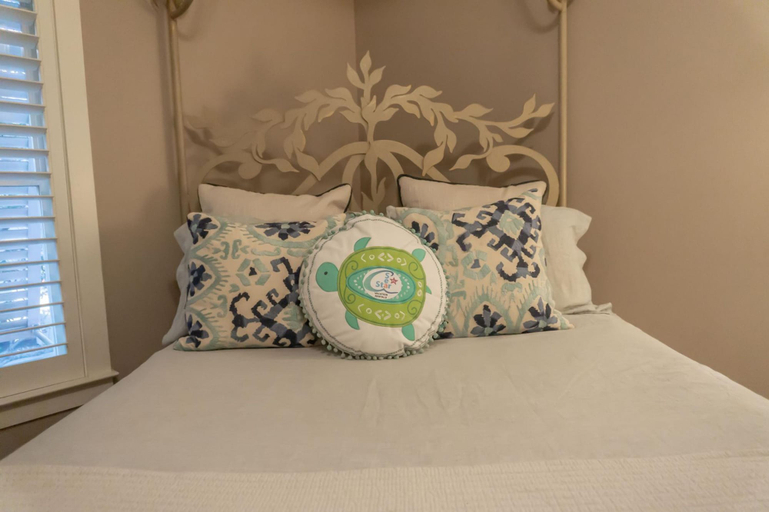 Room 5, 9 Rue Martine in Miramar Beach, Walton