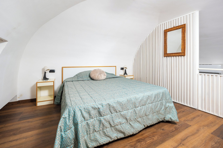 Room 2, Casa Mirty, Napoli