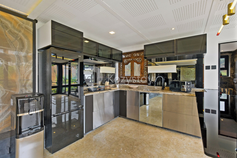 Private kitchen 3, Griya Keraton Villa by Kozystay - Dago, Bandung