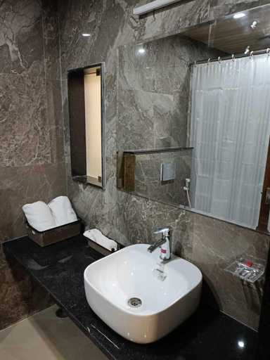Bathroom 4, Hotel Raas Inn, Udaipur