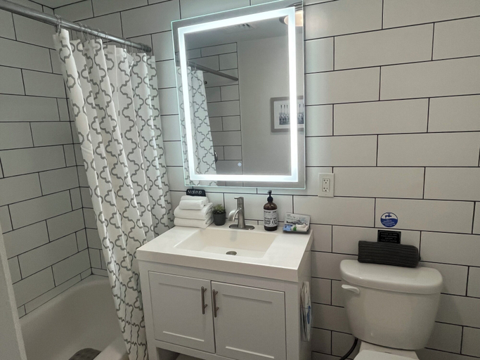 Bathroom 5, The GillHouse, Jefferson