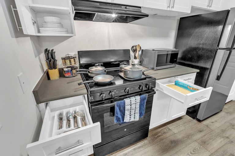 Private kitchen 2, Upscale 1BR Suite to Downtown Raleigh, Wake