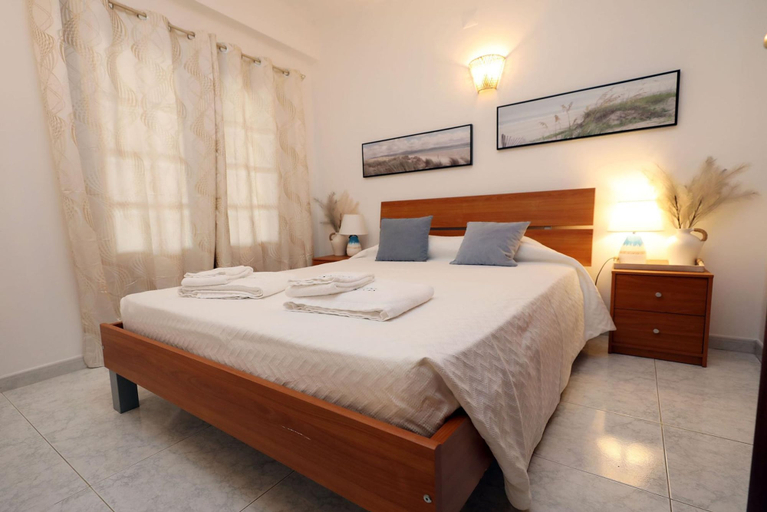 Room 3, B37 - Central City Door Apartment, Lagos