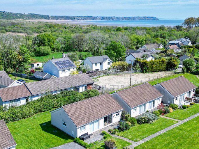 Exterior 1, Bayview 72 - 2 Bedroom Chalet - Bayview Oxwich, Swansea