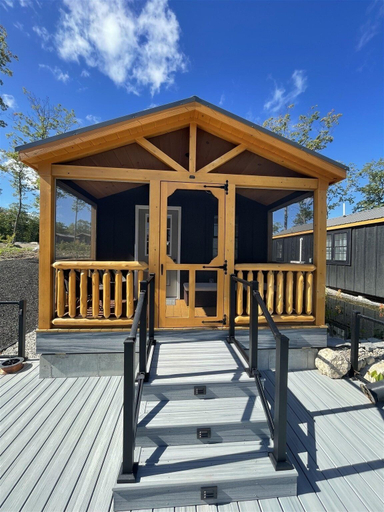 Exterior detail, Cardinal Limit 3 1 Bedroom Cabin, Cumberland
