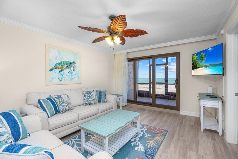 Living area 3, Pointe Santo E4 3 Bedroom Condo, Lee