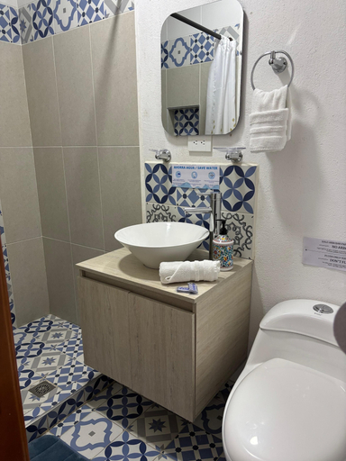 Bathroom 3, HC Helena, Filandia