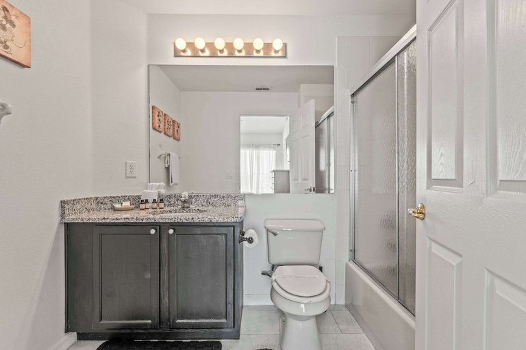 Bathroom 5, Magical Family Getaway 10ppl, Osceola