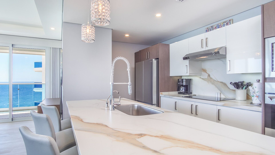Private kitchen 5, Spectacular Ocean View Condo Verano 2205 Encantame Towers, Puerto Peñasco