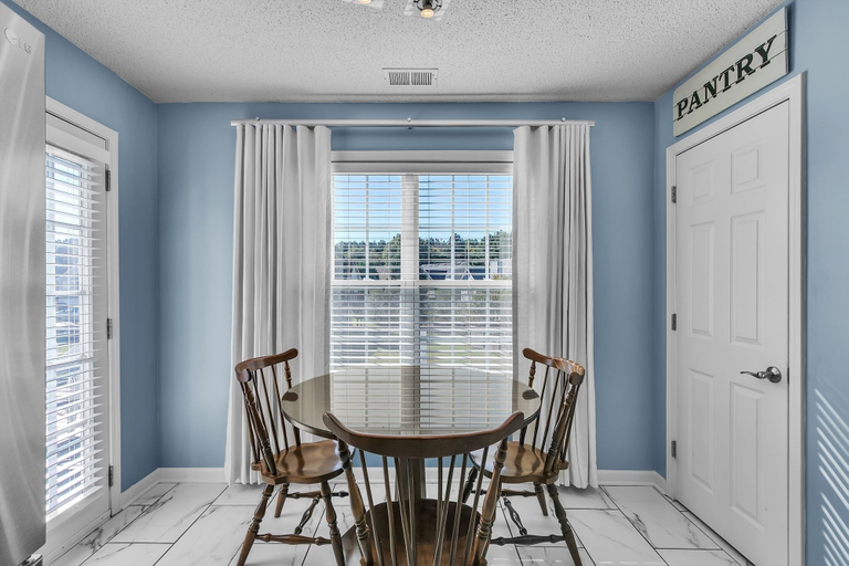 Dining, Modern 6br Haven W/ Playroom, Gym & Deck! 6 Bedroom Home, Bartow