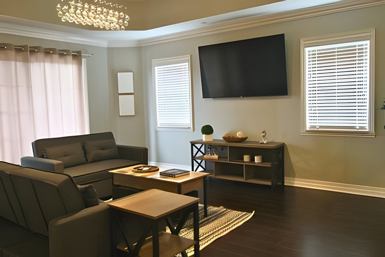 Living area 5, Modern 3BD Retreat 10 Guests Near Disney, Osceola