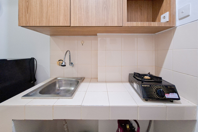 Private kitchen 3, Studio Near Teras Kota Bsd At Serpong Greenview Apartment, Tangerang Selatan