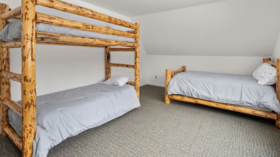 Room 2, Strong House 3 Bedroom Home, Washington