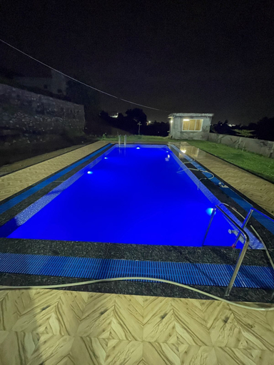 Infinity pool, Golden Gate Retreats, Raigarh