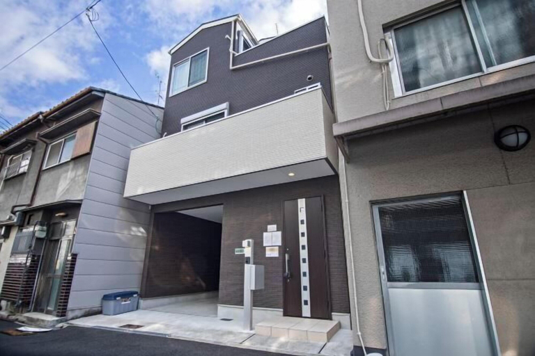 Exterior, Tabitime Teradacho - 5 min to JR station~grand new house~max 8ppl, Osaka