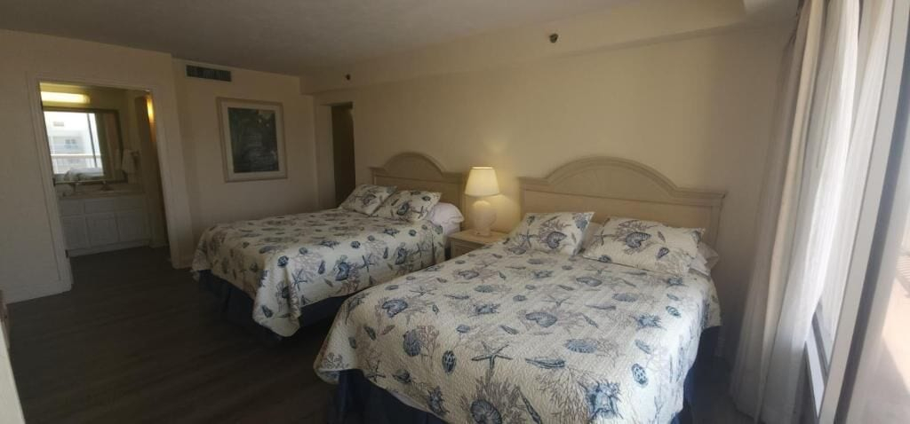 Room 3, Azure Tides Oceanfront, Volusia