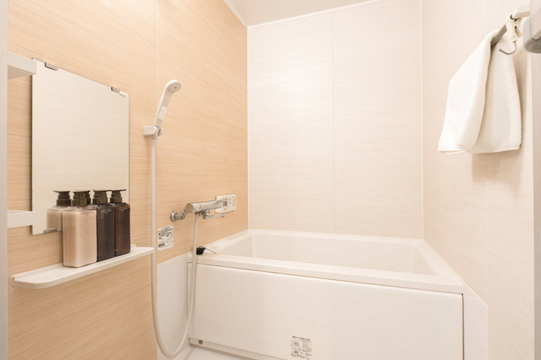 Bathroom 2, b&Namba1, Osaka