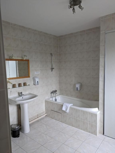 Bathroom 5, Hôtel Le Millésime, Corrèze