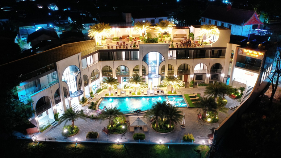 Exterior & Views