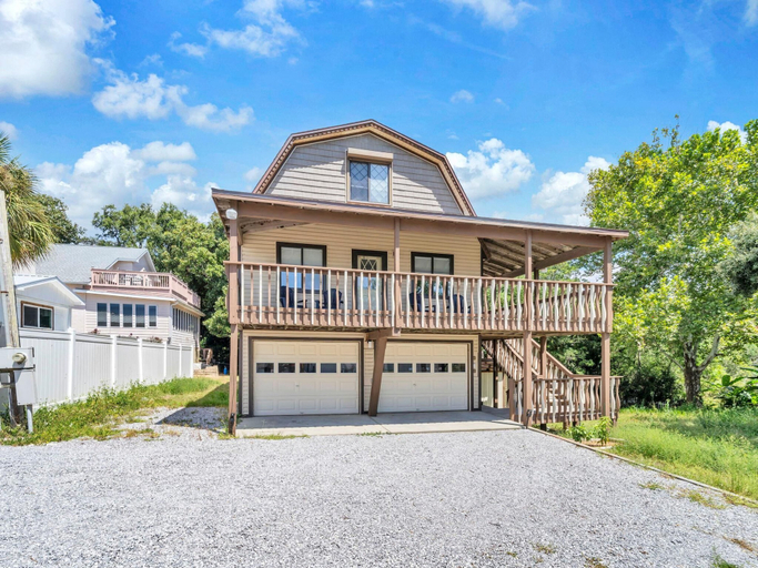 Exterior 5, Dragonfly Deck, Bay