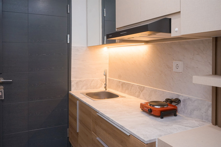 Private kitchen 3, Fancy And Homey Studio Room At Collins Boulevard Apartment, Tangerang
