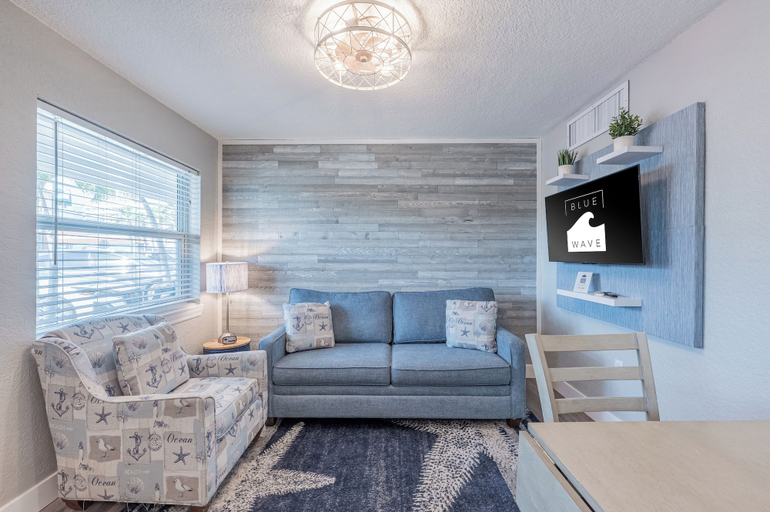 Others 5, Blue Wave Suites, Pinellas