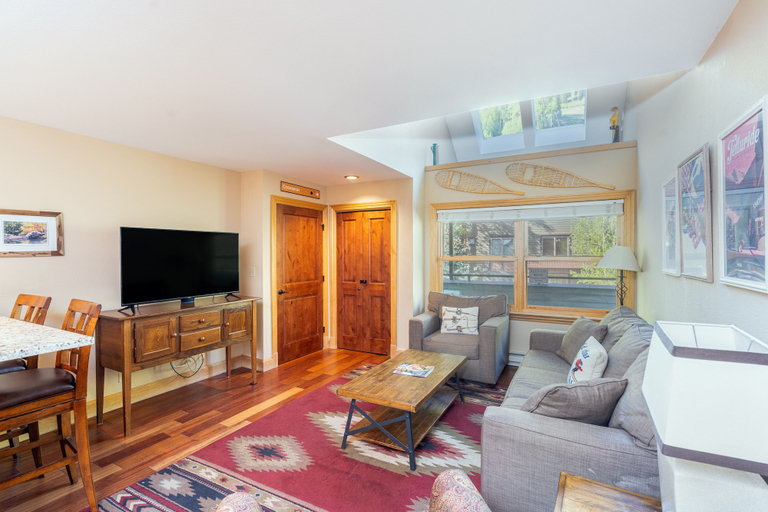 Living area, Lift 7 Living 2 Bedroom Condo, San Miguel
