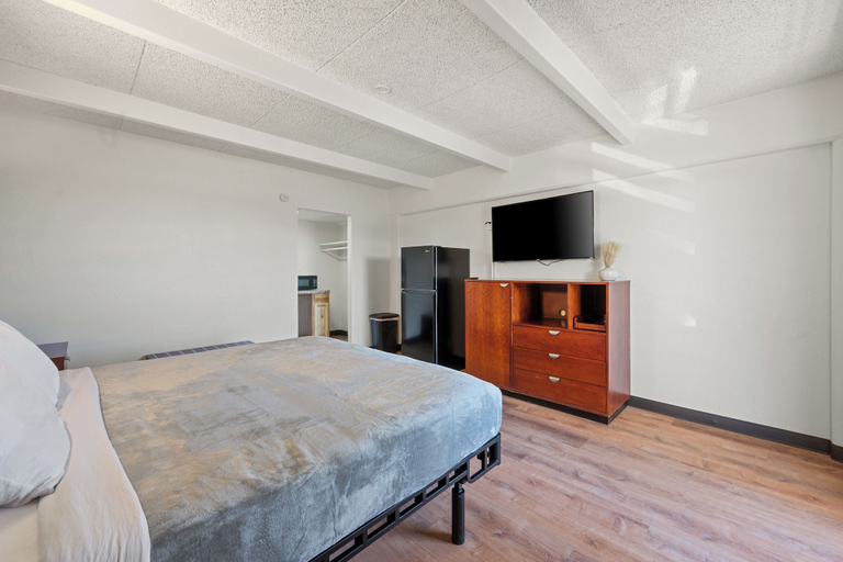 Room 5, Southern Springs Extended Stay, Lubbock