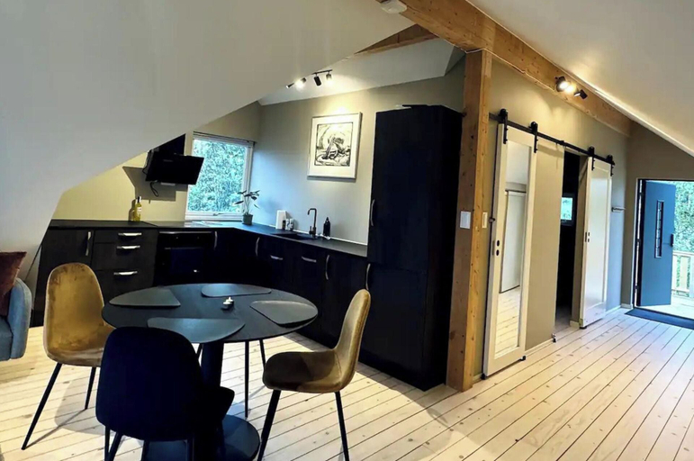 Dining, 1 Bed Loft Sleeps 4 -hot Tub, Sauna & Pets Ok, Hadsel