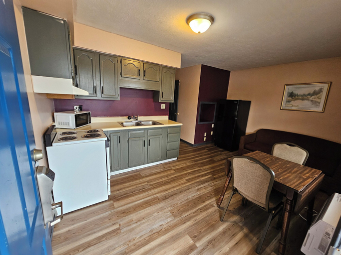 Room 3, Travelers Inn and Suites, McCracken