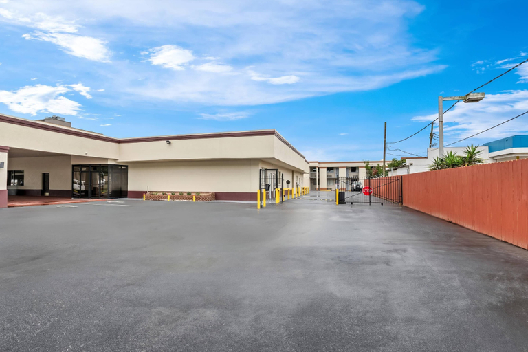 Exterior & Views 2, Suburban Studios Harvey - New Orleans, Jefferson