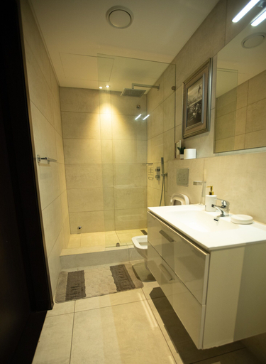 Bathroom, Signature Luxury Suites by Cozy, Accra